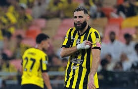 状态不错！哈登半场13分3篮板&快船半场结束前将分差追至1分