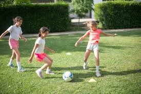 追求保罗，联手詹皇冲冠？湖人操作引爆联盟，字母哥也要加盟？