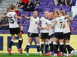 巴萨双喜！德容、费尔明重返训练场 弗利克迎战力增强