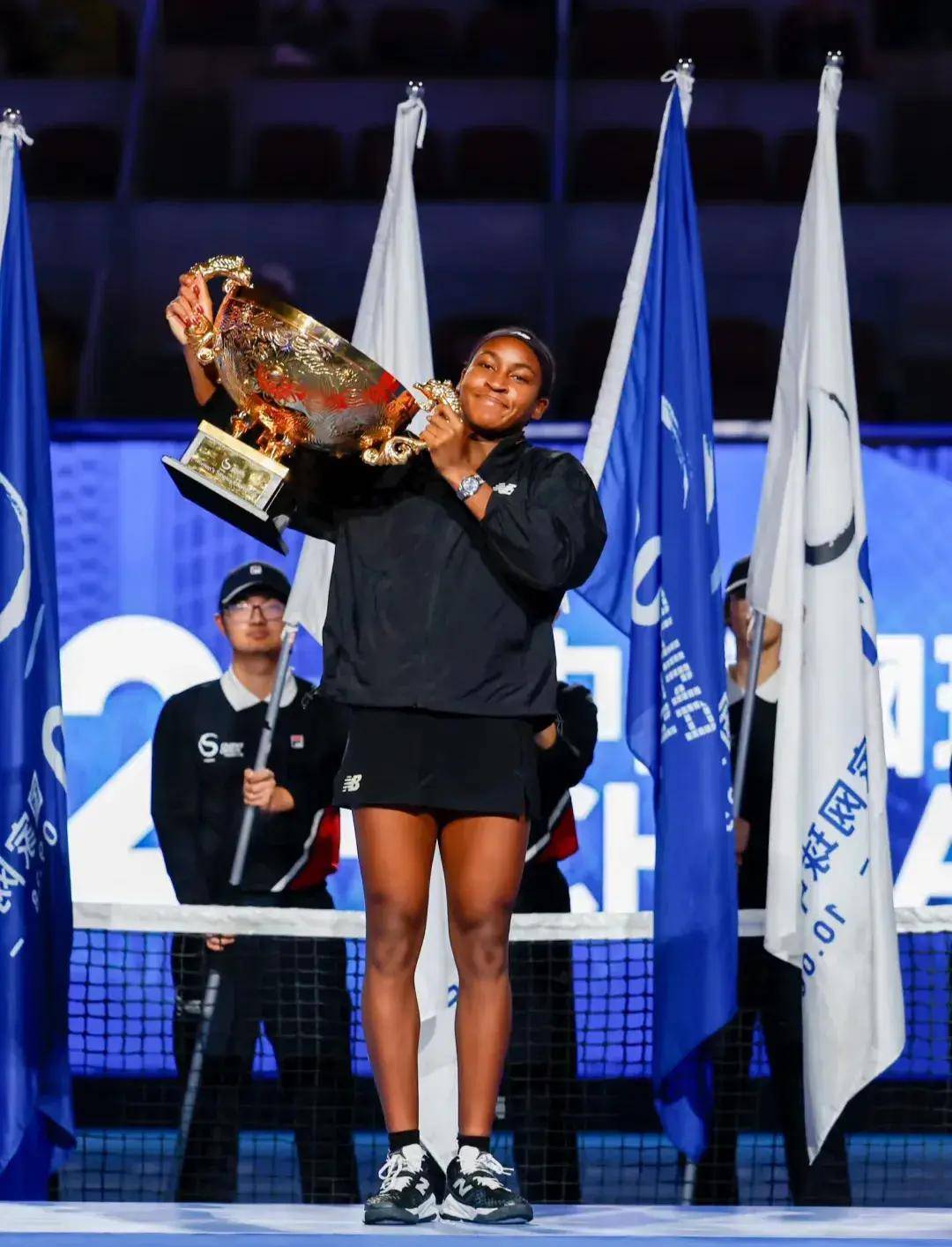 以出局告终 以出局告终