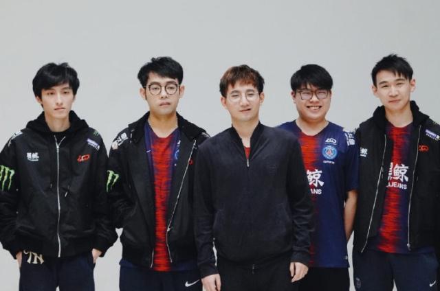 步动作都牵 步动作都牵